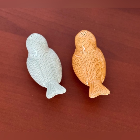 Hallmark Decorative Ceramic Bird Salt And Pepper Shakers- Gray and Brown - Picture 6 of 11